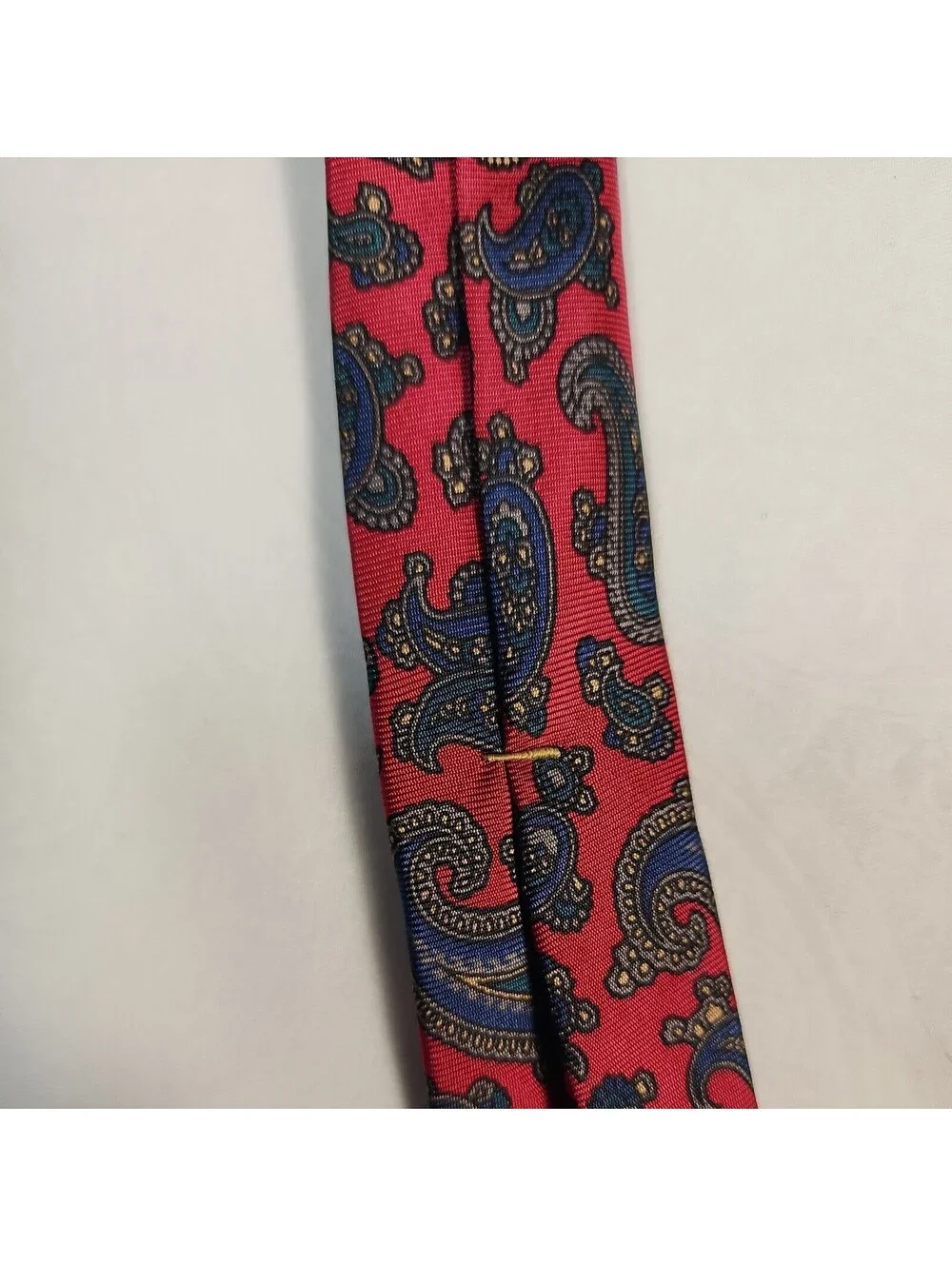 Van Heusen Classic  Collection Men's Tie Silk Paisley Red Background 57 inch.